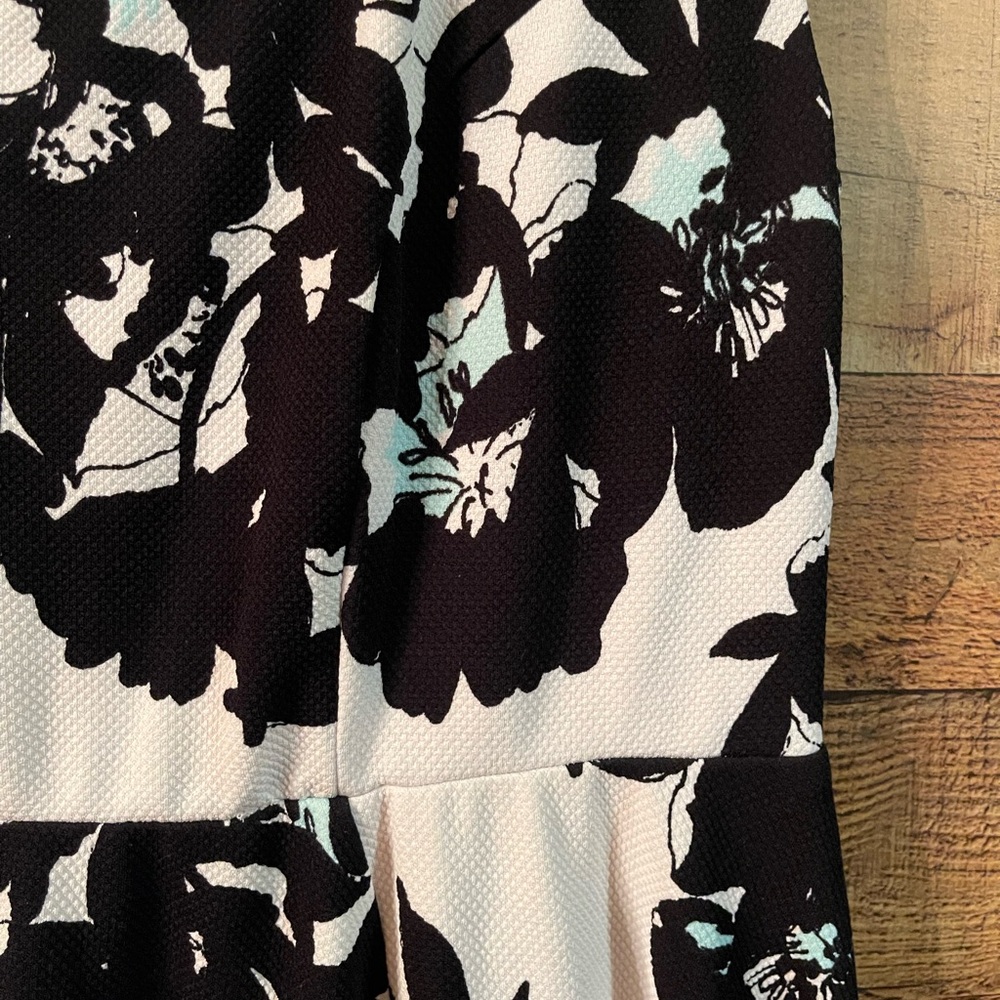 ♥️Host Pick♥️Torrid floral swing dress - Picture 3 of 8